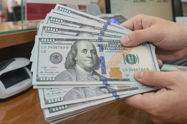 Giá USD ngân hàng giảm nhanh, ngược dòng thế giới
