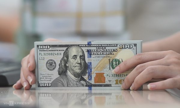 Giá USD ngân hàng thấp nhất nửa năm