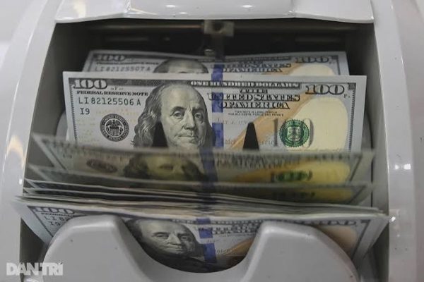 Giá USD trong nước tăng