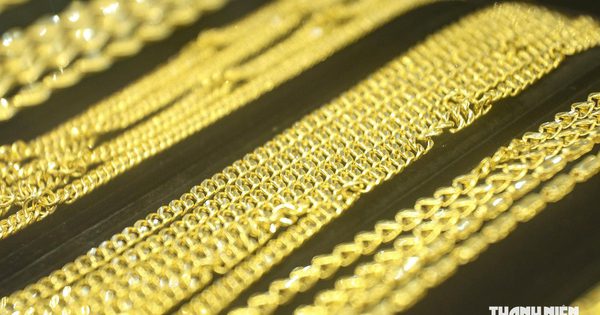 Giá vàng bật tăng sau vài ngày bất động