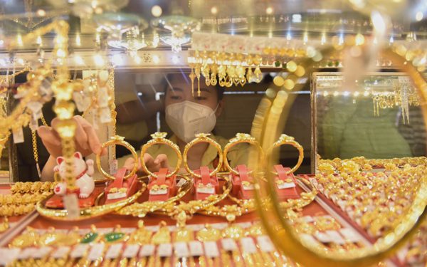 Giá vàng chịu sức ép khi nhiều ngân hàng trung ương lớn bước vào chu kỳ thắt chặt