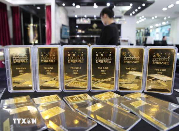 Giá vàng giảm khi giới đầu tư cân nhắc tín hiệu lãi suất từ Fed