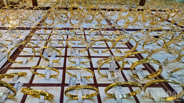 Giá vàng giảm liên tiếp, người mua lỗ hơn 8 triệu đồng/lượng sau 1 tháng