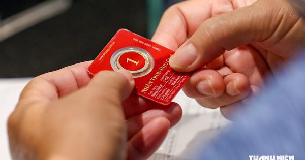Giá vàng giảm thẳng đứng, mất mốc 140 triệu/lượng