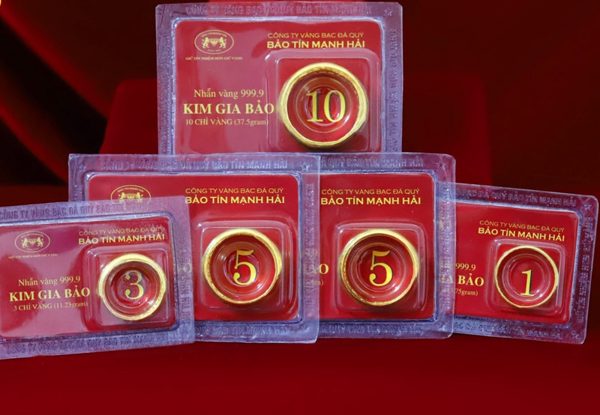 Giá vàng hôm nay (1/9): SJC đứng im, vàng nhẫn giảm