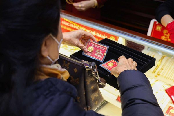 Giá vàng hôm nay 12/10:  Tiếp đà hồi phục