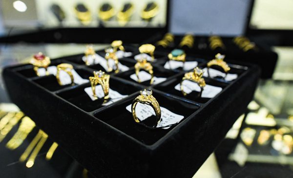 Giá vàng hôm nay (13/10): Đồng loạt giảm