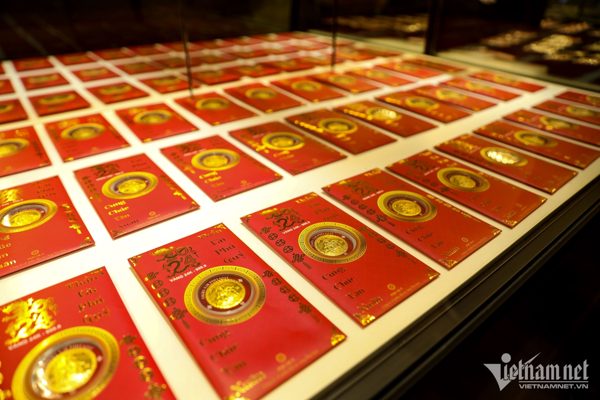 Giá vàng hôm nay 15/8/2026 bật tăng trở lại, SJC tăng 700.000 đồng/lượng