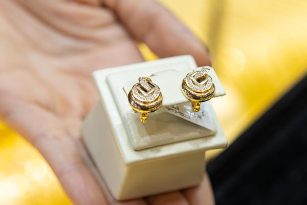 Giá vàng hôm nay 15/9: Tiếp tục lao dốc