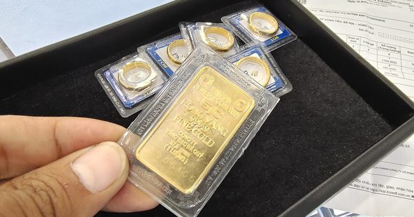 Giá vàng hôm nay 18.10.2026: Lao dốc trong tuần, người mua lỗ hơn 5 triệu đồng