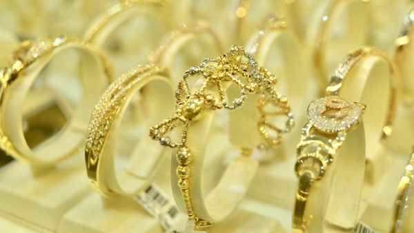 Giá vàng hôm nay 19/10: Hồi phục nhẹ