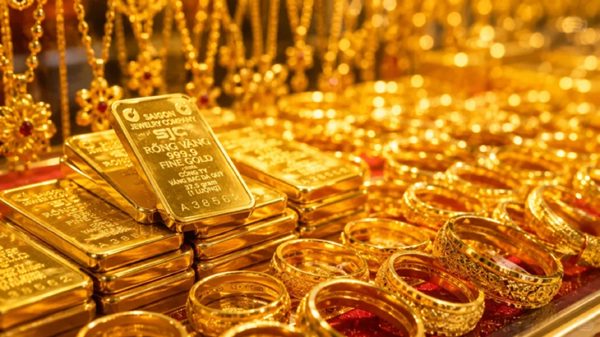 Giá vàng hôm nay 2/9: Vàng thế giới lao dốc, giảm hơn 100 USD mỗi lượng