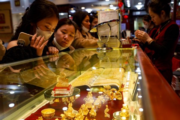 Giá vàng hôm nay 21/10: SJC giảm sâu, áp lực còn ở phía trước