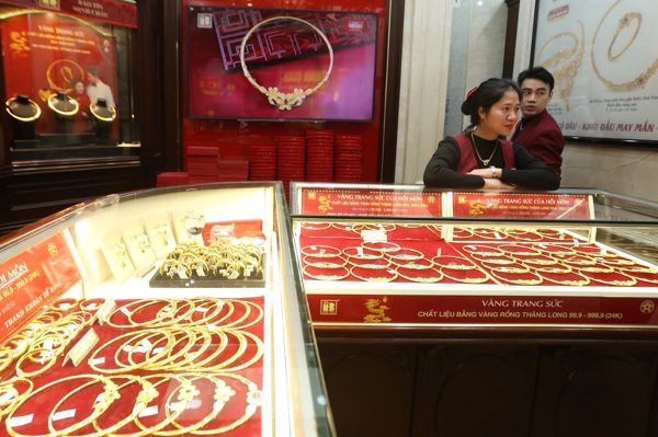 Giá vàng hôm nay 21/8/2026: Thế giới tăng phi mã, SJC lại chỉnh giá