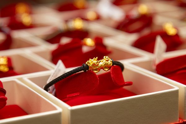 Giá vàng hôm nay 24/8: Tiếp tục trụ vững ở ngưỡng cao