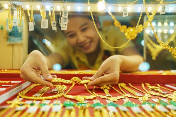 Giá vàng hôm nay 25/8/2026: Vàng nhẫn tăng 1,5 triệu/lượng, vượt xa vàng miếng SJC
