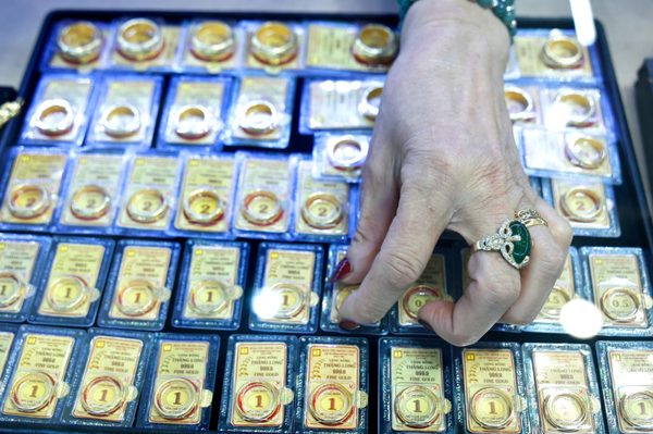 Giá vàng hôm nay (27/8): Đồng loạt giảm