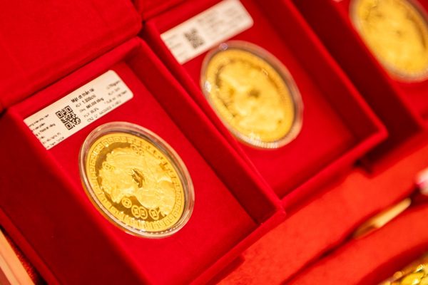 Giá vàng hôm nay 29/9: Rơi tự do, vàng SJC 'bốc hơi' 2 triệu đồng/lượng