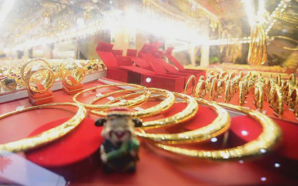 Giá vàng hôm nay 29-9: Vàng thế giới lao dốc, mất hơn 150 USD chỉ trong một ngày