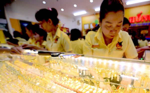 Giá vàng hôm nay 7-10: Vàng thế giới rục rịch tăng, SJC vẫn đi ngang