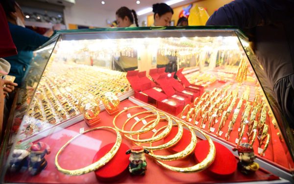 Giá vàng hôm nay 8-10: Fed phát tín hiệu tăng lãi suất, vàng thế giới lùi sâu