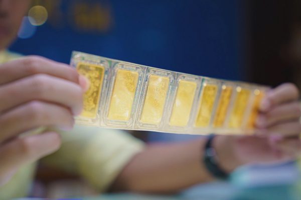 Giá vàng miếng SJC, vàng nhẫn mất hơn 3 triệu đồng/lượng trong kỳ nghỉ lễ