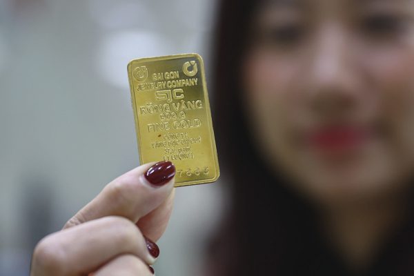 Giá vàng miếng về dưới 142 triệu đồng một lượng