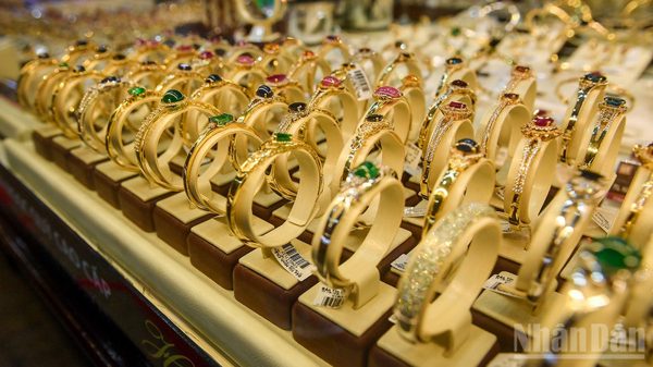 Giá vàng ngày 11/9: Đồng loạt giảm mạnh, “bốc hơi” 1,6 triệu đồng/lượng