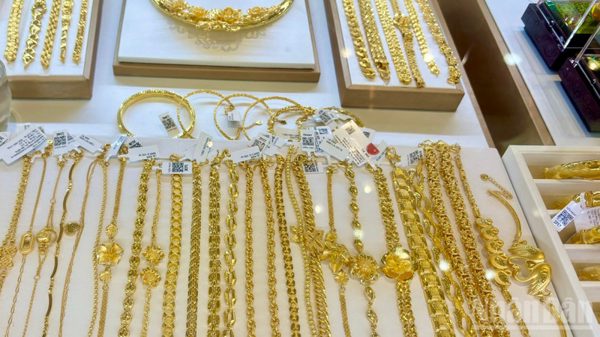 Giá vàng ngày 15/9: Trong nước, thế giới chưa thể dừng đà giảm trước áp lực tăng lãi suất từ FED