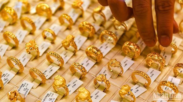 Giá vàng ngày 16/10: Trong nước đi ngang dù thế giới tăng