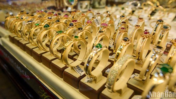 Giá vàng ngày 24/9: Vàng nhẫn, vàng miếng SJC đồng loạt giảm sâu