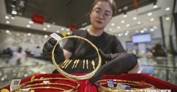 Giá vàng quay đầu giảm sau 4 ngày tăng liên tiếp