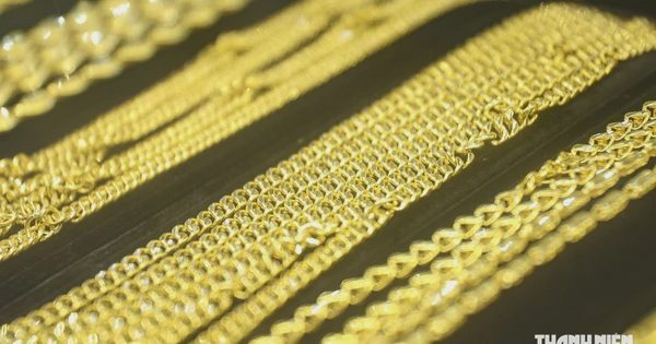 Giá vàng 'rơi' mạnh xuống mức thấp nhất 1 tháng qua