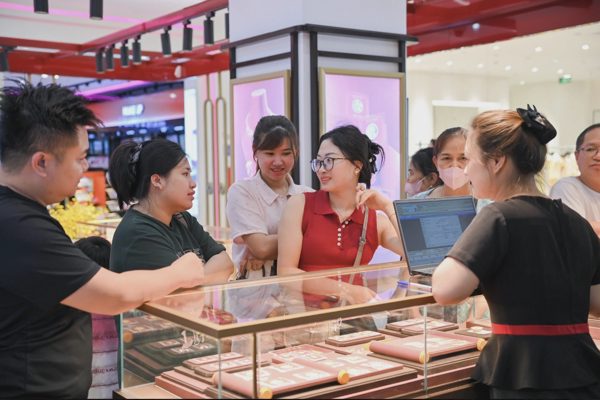 Giá vàng SJC giảm sâu, người mua từ đỉnh đã lỗ 50 triệu đồng/lượng