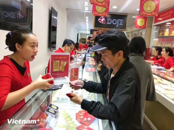 Giá vàng SJC tiếp tục không có biến động, giao dịch quanh mức 143 triệu đồng