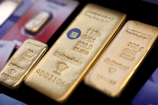 Giá vàng tăng, đồng USD suy yếu
