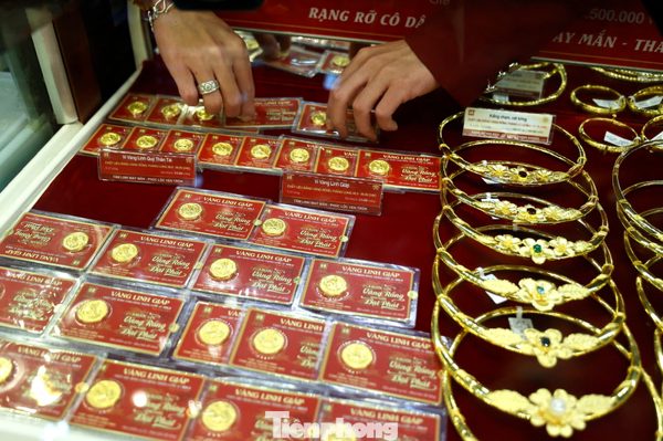 Giá vàng tăng mạnh 1 tuần qua, người mua vẫn lỗ