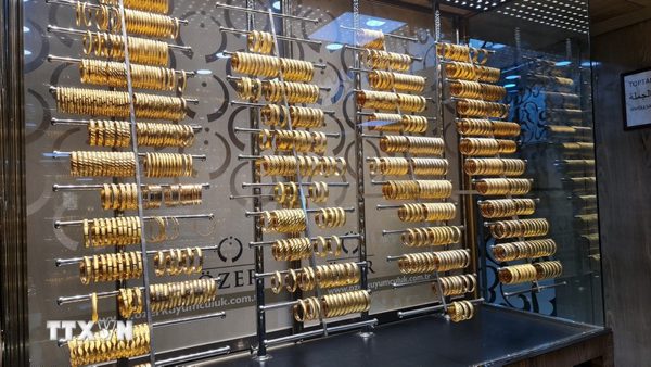 Giá vàng tăng nhẹ trước khi Mỹ công bố dữ liệu lạm phát