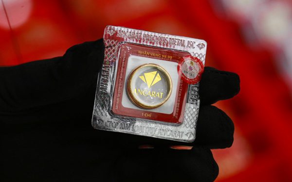 Giá vàng thế giới bị nén về sát 4.100 USD/ounce