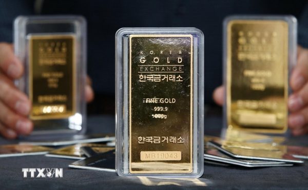 Giá vàng thế giới giảm hơn 1% sau khi Fed nâng lãi suất