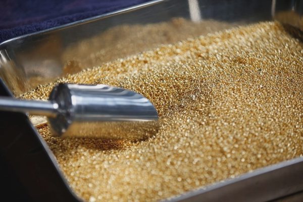 Giá vàng thế giới lao dốc, xuống thấp nhất 2 tháng