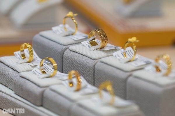 Giá vàng thế giới mất mốc 4.200 USD, thấp hơn vàng SJC khoảng 10 triệu đồng
