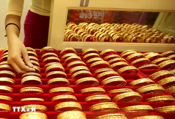 Giá vàng thế giới tăng mạnh giữa bối cảnh đồng USD suy yếu và giá dầu vượt đỉnh