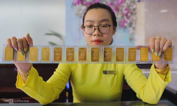 Giá vàng trong nước thấp hơn thế giới