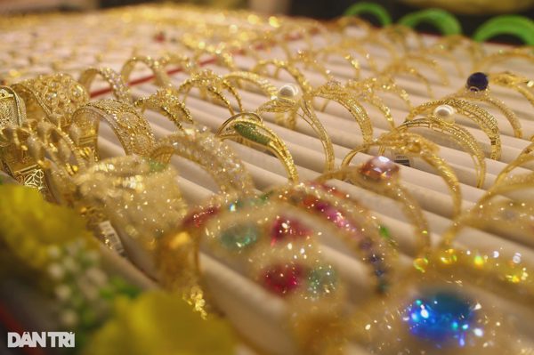 Giá vàng trong nước, thế giới bất ngờ tăng vọt