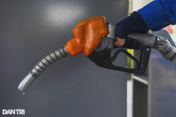 Giá xăng có thể tăng hơn 2.600 đồng/lít nếu không dùng Quỹ bình ổn