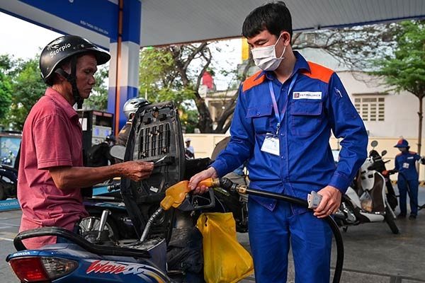 Giá xăng dầu đồng loạt giảm, dầu diesel hạ mạnh nhất