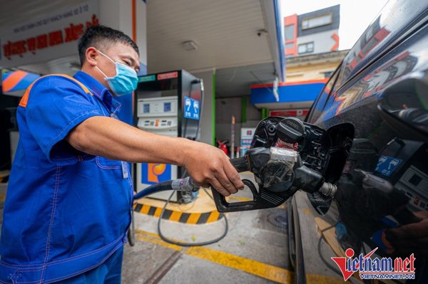 Giá xăng dầu hôm nay 15/10: Thế giới đi xuống, trong nước chiều nay điều chỉnh