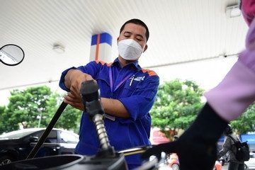 Giá xăng dầu hôm nay 16/8: Thế giới ghi nhận tuần tăng, trong nước giảm