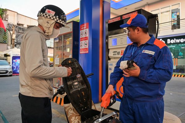 Giá xăng dầu hôm nay 19/8: Thế giới tiếp đà tăng, trong nước sắp điều chỉnh